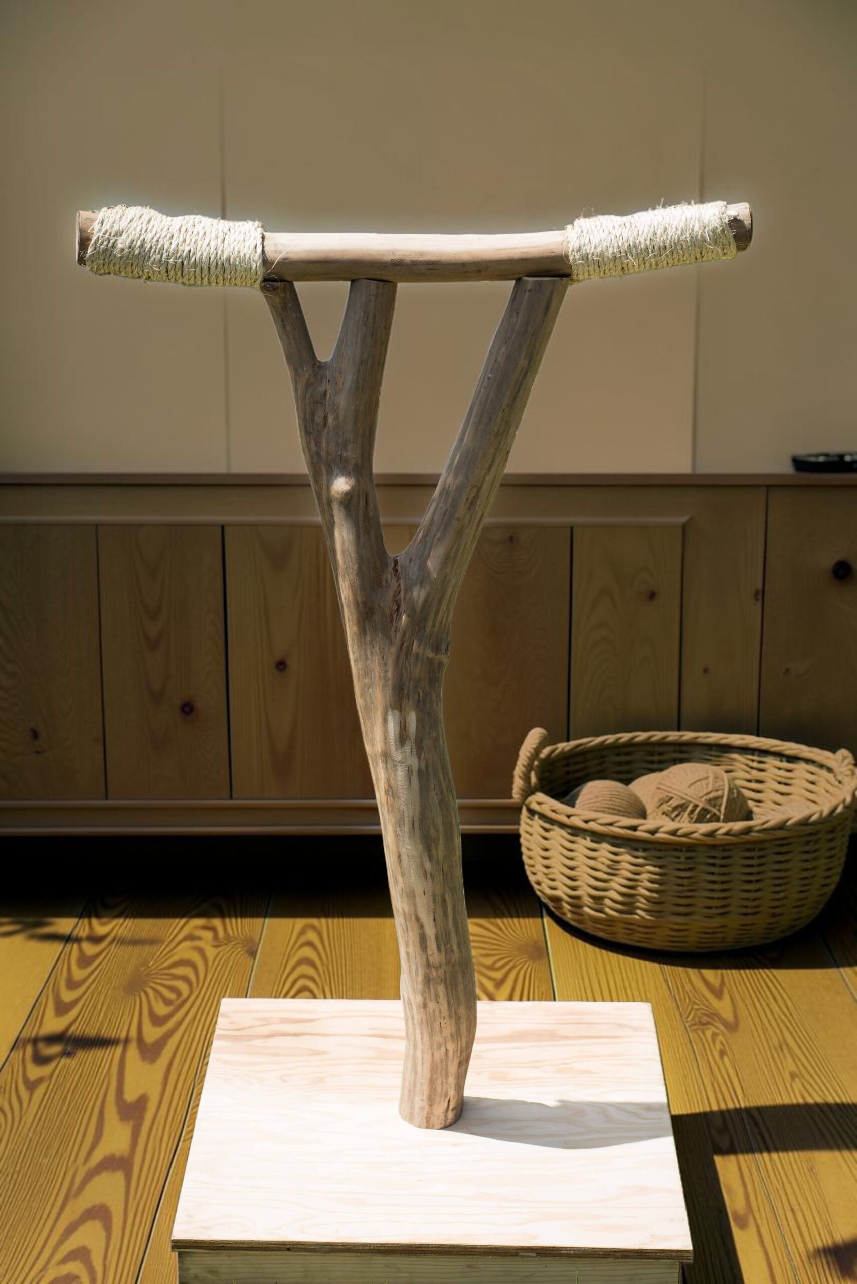 HFFN handcrafted parrot tree stand