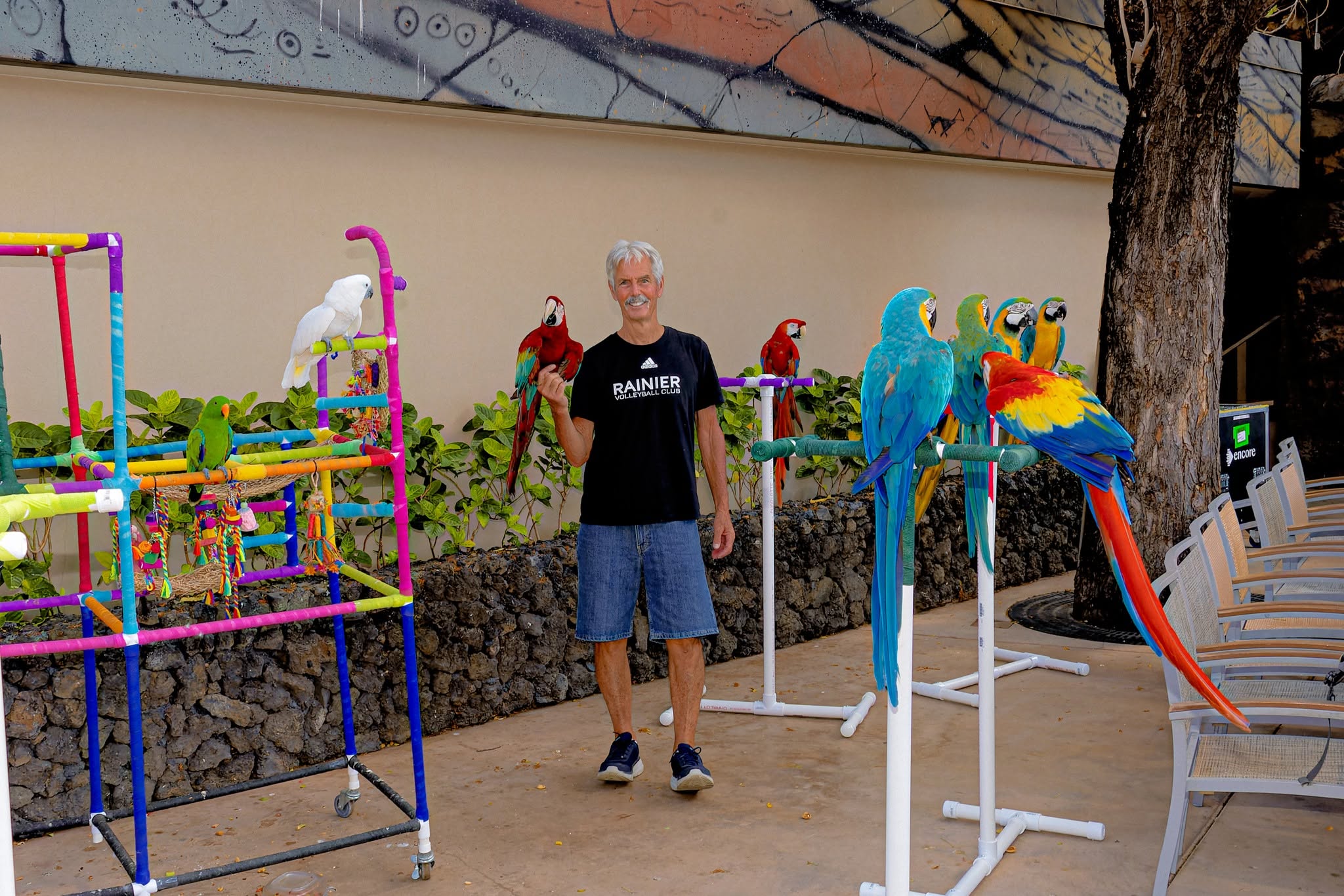David Vanzo of the Lahaina Bird Stand with his birds at the Hyatt Regency Kaanapali after HFFN's Maui disaster relief visit